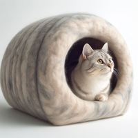 Maison pour chat en feutre de laine - Fabrication artisanale de qualité supérieure, abri respirant pour chat avec design amovible et lavable, forme ovale, motif rayé