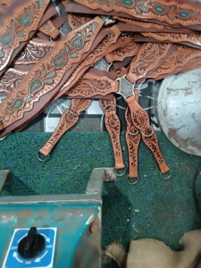 Conjunto de cuello de pecho con cuentas azteca occidental de cuero de vaca genuino, flor pintada en 3D, estilo indio, fabricado por el proveedor - Product Image 6