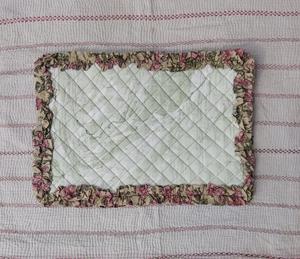 Napperons de table luxueux en tissu imprimé marbré tie-dye avec bordure à volants, accessoires de table en lin pour la salle à manger - Product Image 1