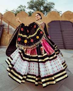 Navratri Diseñador Especial Mantequilla Seda Impreso Digital con Espejo Trabajo Lehenga & Espejo Trabajo Choli Con Mano Trabajo Encaje Dupatta - Product Image 5