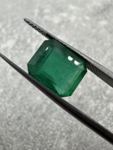 Vivid <b>Green</b> Color Finest Quality Natural Zambian Transparent Loose Gemstone Emerald Cut 5.28 Carats for Jewelry Usage - Product Image 3