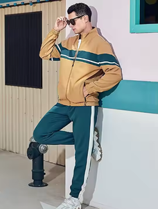 "Conjunto de chándal personalizado de 2 piezas para Hombre | Traje de gimnasio y jogging personalizado de alto rendimiento | Ropa deportiva transpirable con cremallera completa" - Product Image 3