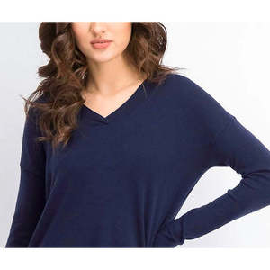 Maglione da Donna Planet Juniors con Scollo a V, Traspirante e Caldo, Taglia XS, Stampa Fantasia Invernale con Decorazione in Pelliccia, Blu - Product Image 2