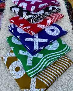 Tissu à 100% en coton imprimé à la cire africaine du Togo et Ankara, texture élégante et douce pour les vêtements et l'artisanat. - Product Image 3