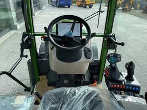 รถแทรกเตอร์ Fendt 209V Profi Gen3 กำลังสูง 91 แรงม้า สำหรับสวนองุ่นแบบแคบ พร้อมเครื่องยนต์ Deutz และระบบเกียร์ Vario CVT - Product Image 6