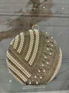 Elegante bolso de noche hecho a mano, exquisito bolso de mano de forma redonda con decoración de bordado de perlas, perfecto para bodas y fiestas - Product Image 3