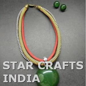 Prix de gros Bijoux de mode Résine Collier Fil Collier court Femmes Amérique Cadeau Fête Figure Colliers Pendentif Mariage - Product Image 6