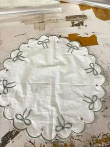 Serviettes en tissu 100 % coton vintage brodées personnalisables avec passepoil, faites à la main et bio pour mariages, événements, maison, restaurants et fêtes - Product Image 6