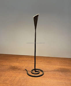 Chandelier élégant en fer forgé Calla Flower Bougeoir en métal fabriqué à la main avec fil tourbillon pour les occasions de Noël - Product Image 5