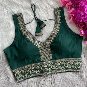 Blusa Clásica Bordada a Mano de Algodón Estilo Indio para Vestimenta Étnica, Blusa Bordada con Mangas Completas para Mujer - Product Image 1
