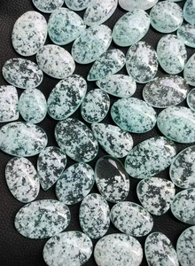 เฮมิมอร์ไฟต์ทรงหลังเบี้ยธรรมชาติ งานแฮนด์เมด คุณภาพสูง พลอยเฮมิมอร์ไฟต์รูปทรงผสม สำหรับทำเครื่องประดับ ขัดเงา - Product Image 2