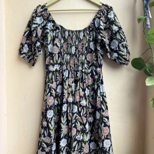 Vestido largo de algodón acampanado para mujer, ropa India informal con estampado de flores Ditsy, hermoso vestido largo, botón de cintura Natural - Product Image 1