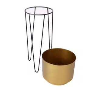 แจกันโลหะเคลือบผงสีดำและสีทองพร้อมขาตั้งแจกันแบบดั้งเดิมน้ำหนักเบาเป็นมิตรต่อสิ่งแวดล้อม - Product Image 3