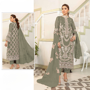 Costume Salwar en soie de style ethnique avec broderie lourde Autres accessoires ethniques - Product Image 4