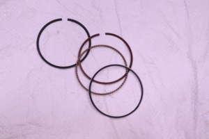 Ấn Độ-Thực hiện Chất lượng cao Piston Nhẫn kết nối que Tương thích với <span class=keywords><strong>bajaj</strong></span> lại 3-Wheeler mô hình xuất khẩu phần cao để Haiti - Product Image 2