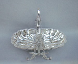 Boîte à biscuits pliante en plaqué argent de style antique ornée de coquilles Saint-Jacques gravée Chauffe-chignon Décoration intérieure Articles de service à collectionner - Product Image 3
