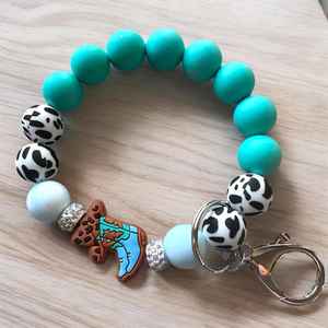 Porte-clés fait main avec perles en bois et anneau en acier inoxydable | Porte-clés coloré en perles de bois et acier inoxydable | VRNQ - Product Image 1