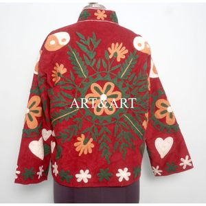 Veste matelassée de style ethnique rouge pour femmes avec broderie florale à la main, col mandarin, logo personnalisé, veste d'hiver épaisse - Product Image 5