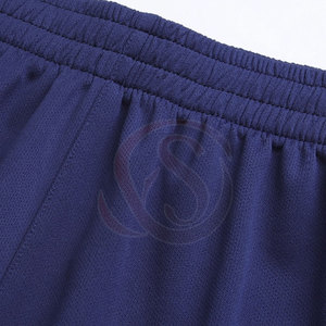 ชุดยูนิฟอร์มฟุตบอลไซส์ใหญ่แบบสั้นขายส่งจากโรงงาน ชุดเสื้อฟุตบอลออกแบบเองได้ ผลิตจากโพลีเอสเตอร์ 100% แห้งเร็ว ระบายอากาศได้ดี - Product Image 6