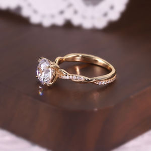 Bague de fiançailles unisexe AMBER JEWELS en or massif 18 carats plaqué rhodium, pierre naturelle géométrique, sertissage classique à griffes, certifiée IGI - Product Image 4