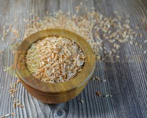 Precio al por mayor, arroz grueso enriquecido, arroz integral naturalmente fragante, blanco suave, utilizado para servir la cocina diaria, OEM hecho en Vietnam - Product Image 4