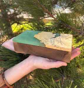 Boîte à bijoux en résine peinte à la main, écologique, avec incrustation d'époxy vert, couleur personnalisée, cadeau de rangement pour femmes, décoration d'intérieur - Product Image 3