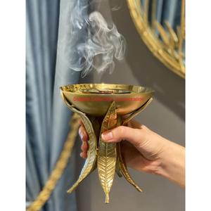Quemador de incienso de metal con acabado dorado Premium con soporte de incienso con diseño de hoja para Bakhoor y aromaterapia a un precio excelente - Product Image 1