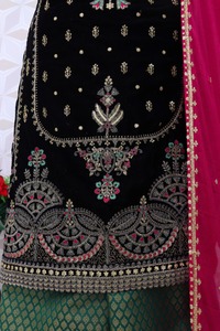 คอลเลกชันฤดูหนาวคุณภาพดีเยี่ยมนักออกแบบกำมะหยี่ซาลวาร์ Kameez พร้อมงานปักลำดับขนาด3มม. - Product Image 4