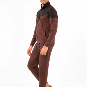 Trajes deportivos para hombre, suaves y transpirables, que ofrecen movimiento flexible, forma atlética y estilo limpio para práctica deportiva y uso diario. - Product Image 2