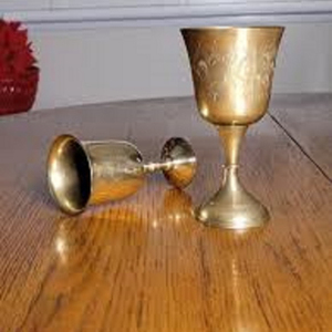 Verre à vin en laiton en métal, verre à vin en laiton Antique fini de table, gobelet à vin en laiton en métal de luxe - Product Image 1
