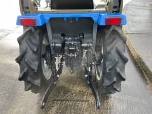 Envío Gratis SIAL TF-193 Tractor Compacto 4WD de 19.2HP, Diésel de 3 Cilindros y 1.1L, Transmisión Shuttle de 6 Velocidades, PTO de 540 RPM, Enganche de 3 Puntos y ROPS Plegable - Product Image 5