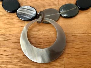 Collar de cuerno ecológico con diseño y materiales sostenibles para coleccionistas y entusiastas de la joyería a precio mayorista - Product Image 5