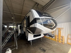 Excelente, Nuevo y en Perfecto Estado: Autocaravana Dutchmen Astoria 3173R-L-P 2026 - Product Image 3