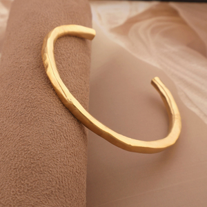 Brazalete de oro de latón macizo, pulsera de uso regular apilable al por mayor con textura desigual ajustable - Product Image 3