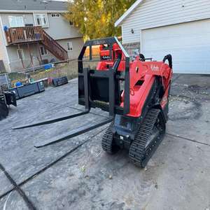 Prix d'usine Kubota SCL 1000 Mini chargeuse compacte avec accessoires en stock livraison rapide acheter maintenant - Product Image 3