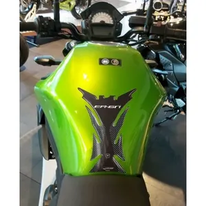 Adesivi Protettivi 3D in Gel Carbonio per Serbatoio Moto KAWASAKI ER-6N, Logo per Decorazione Casco - Product Image 2