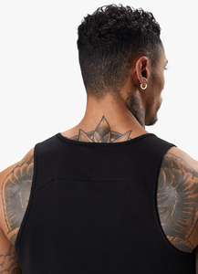 Camiseta sin mangas retro joven para hombre al por mayor, camiseta sin mangas con capacidades elásticas transpirables de 4 vías de color saúco fabricada en Pakistán - Product Image 5