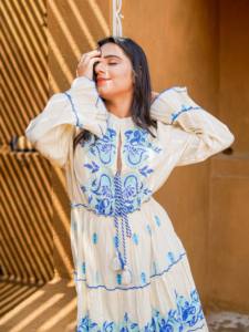 Vestido de Verano Azul Floral Blanco Midi con Cintura Natural, Estilo Boho, Manga Abullonada, 100% Algodón, Fluido, Ecológico, para Vacaciones - Product Image 4