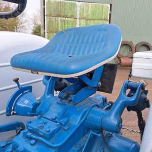 Tractor Ford 5000 2WD Usado con Cargador Disponible - Product Image 6