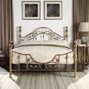 Cadre de lit en laiton élégant avec des bords lisses, des proportions équilibrées, un look classique pour une décoration de chambre à coucher chaleureuse et accueillante - Product Image 2