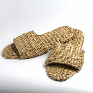 Jacinto de agua con punta tejida a mano respetuoso con el medio ambiente de Vietnam para zapatillas Calzado cómodo y elegante para el hogar reciclable sostenible - Product Image 1