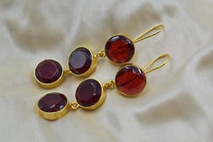 Pendientes de tuerca chapados en oro de nuevo diseñador, venta al por mayor, Pendientes chapados en oro de 18 quilates hechos a mano para mujer - Product Image 2