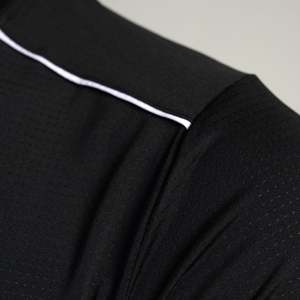 T-shirt décontracté streetwear moderne 100 % polyester noir, coupe ample, tissu tricoté respirant et lourd - Product Image 5