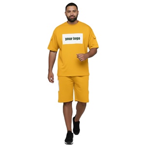 Conjunto Deportivo de 2 Piezas con Camiseta y Pantalones Cortos Estampados, Nuevo Conjunto Casual Premium de Otoño para Hombre, Cómodo, de Manga Corta - Product Image 1
