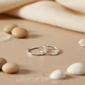 Pendientes de Aro Plateados Sencillos para Mujer, Estilo Huggie, Religiosos, Modernos, con Patrón de Luna y Estrella, Corte Princesa, Chapados en Rodio - Product Image 3