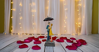 Résine Romantique Amour Couple Parapluie Statue Figurine Standard Multicolore Métal Artisanat Saint Valentin Cadeau Petit Ami Mari Femme