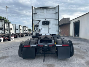 Camion semi-remorque avec couchette 2022 2020 2021 2024 OCCASION VOL_VO VNL64T760 Camion semi-remorque avec couchette - Product Image 3