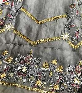 Trajes de fiesta de seda bordados a mano sin costuras de diseñador moderno para mujer estilo tradicional de moda india para fiestas - Product Image 3