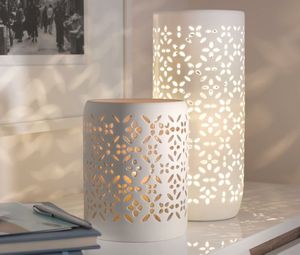 Soporte votivo decorativo de hierro de mesa con grabado láser floral diseñado para un ambiente tranquilo y ajustes de oración - Product Image 2