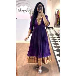 Lancement de la nouvelle robe de créateur en tissu Vichitra avec doublure en micro-coton réversible, idéale pour les occasions décontractées, mariages, Diwali, toutes saisons - Zain - Product Image 1